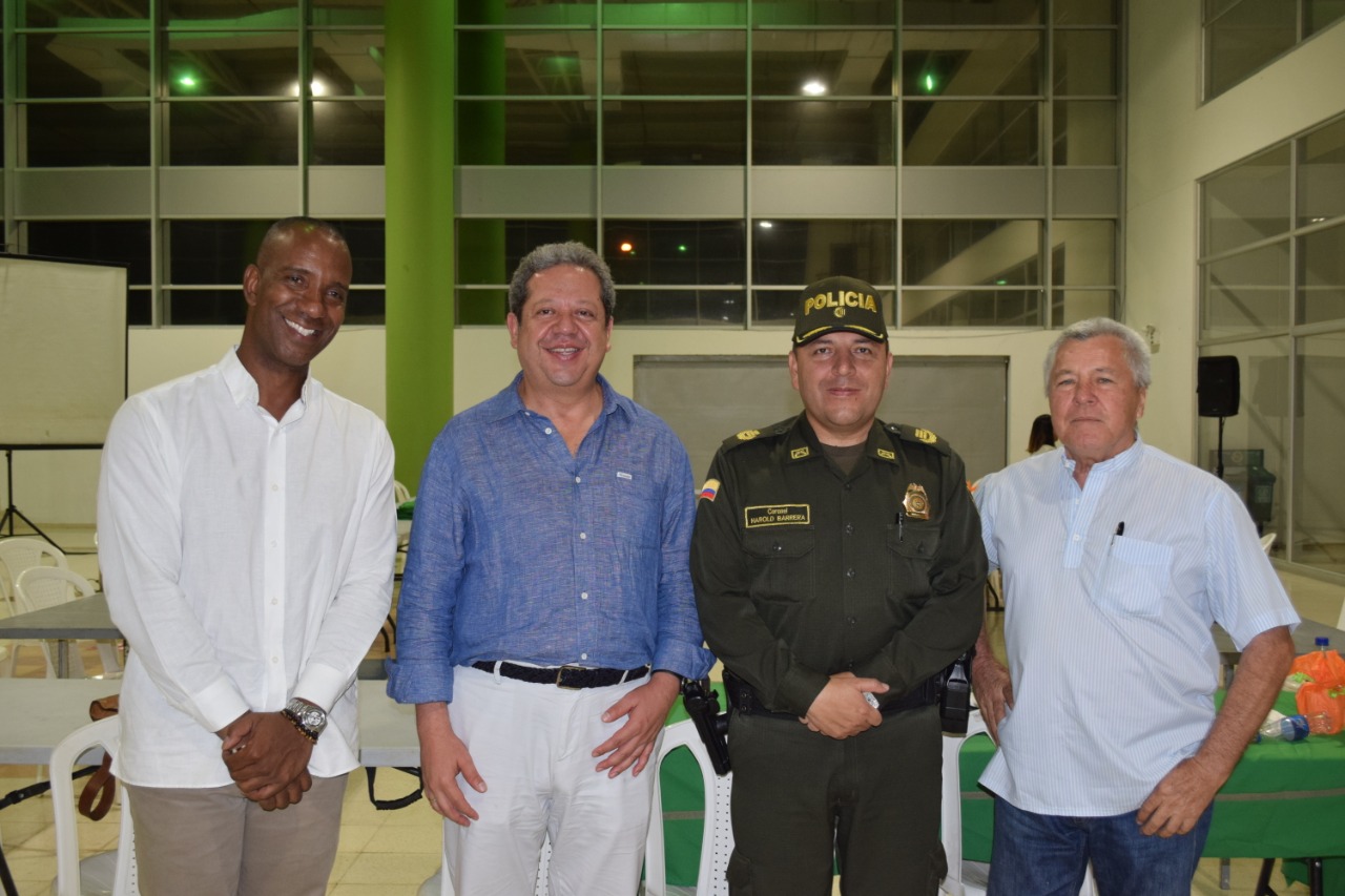Otoniel Umaña, conferencista; Luis Enrique Dussán López, gobernador; coronel Harold Barrera, comandante de Policía Huila y Álvaro Gasca, conferencista.